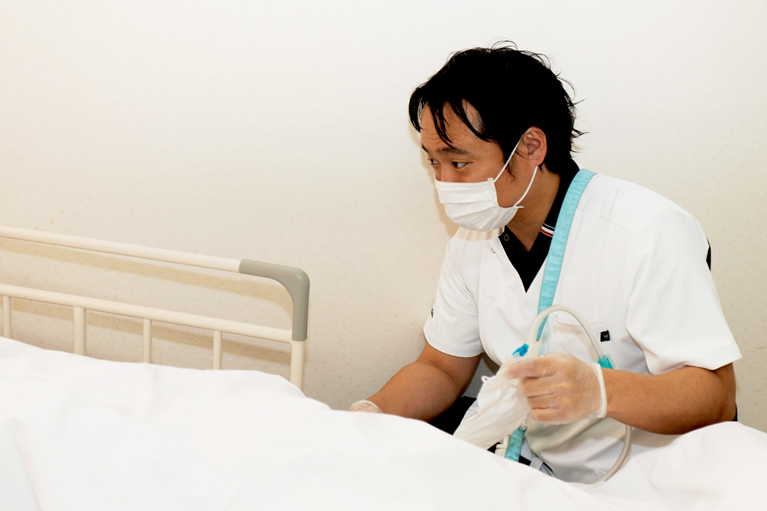 直接動脈穿刺による採血・橈骨動脈ライン確保・脱水症状に対する輸液による補正・脱水症状に対する輸液による補正・持続点滴中の高カロリー輸液の投与量の調整・腹腔ドレーン抜去 2024年度修了